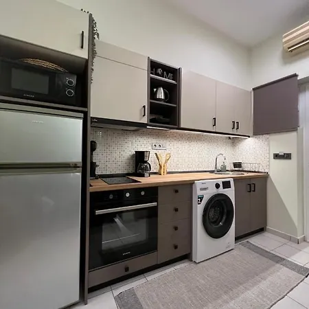 ιlianna's B4 - Marina, カラマタ