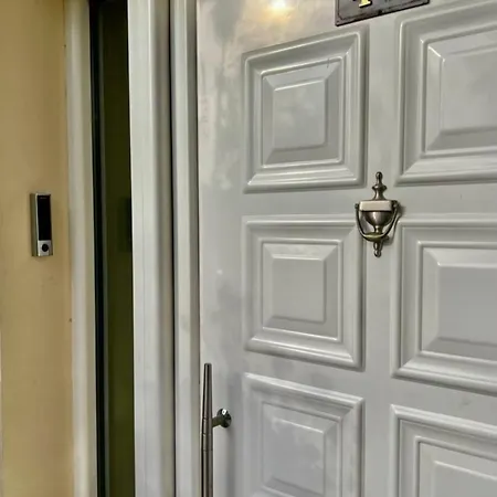 ιlianna's B4 - Marina, Apartamento Calamata